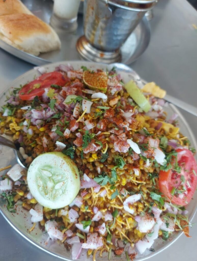 Check how Oscarwadi misal capture the competitive market place of Misal in Maharashtra? Check its menu, misal cost and owner details and their success story