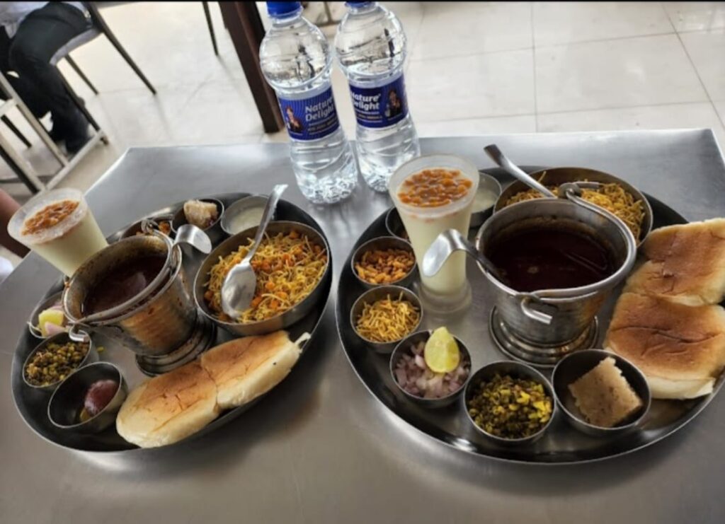 Check how Oscarwadi misal capture the competitive market place of Misal in Maharashtra? Check its menu, misal cost and owner details and their success story